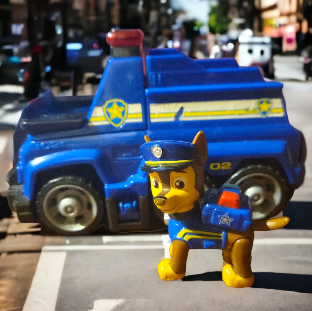 Paw Patrol Chase Ultimate Rescue Police Cruiser Vehicle W/Chase Dog Figure